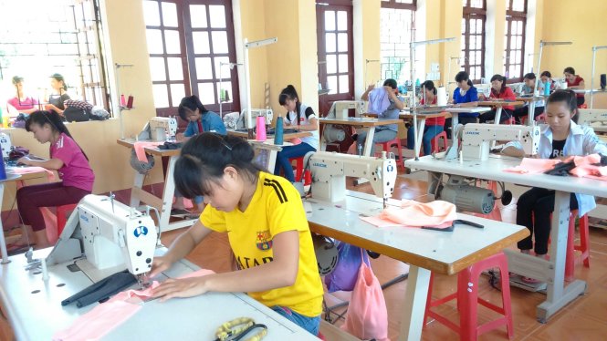 Sau khi tốt nghiệp THCS, nhiều học sinh vào Trung tâm dạy nghề huyện Như Xuân (Thanh Hóa) để vừa học nghề, vừa học bổ túc THPT - Ảnh: HÀ ĐỒNG