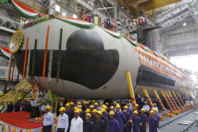 Chiếc tàu ngầm Scorpene đầu tiên của hải quân Ấn Độ - Ảnh: Reuters