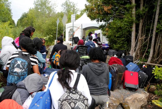 Những người tị nạn Haiti ồ ạt vào Canada qua ngỏ Roxham, New York, Mỹ - Reuters