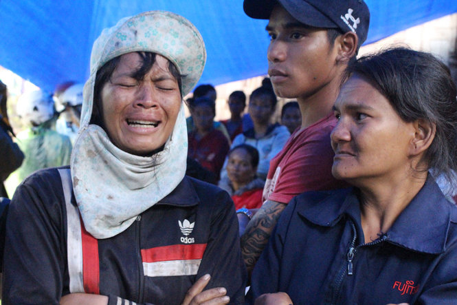 Chị Mấu Thị Khuyên có chồng và hai con mất sau vụ nổ - Ảnh: XUÂN ĐÀO