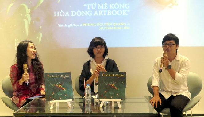 Họa sĩ Bích Khoa (trái) cùng giao lưu với hai tác giả art book - Ảnh: L.Điền