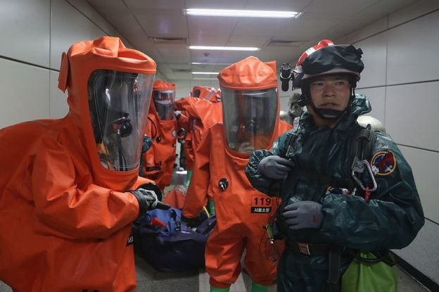 Cuộc tập trận chung UFG năm ngoái giữa Mỹ và Hàn Quốc mô phỏng một cuộc tấn công hóa học tại tàu điện ngầm - Ảnh: AFP