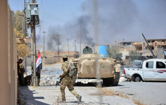 Quân đội Iraq và các lực lượng hỗ trợ người Shiite tại Tal Afar ngày 23-8 - Ảnh: REUTERS