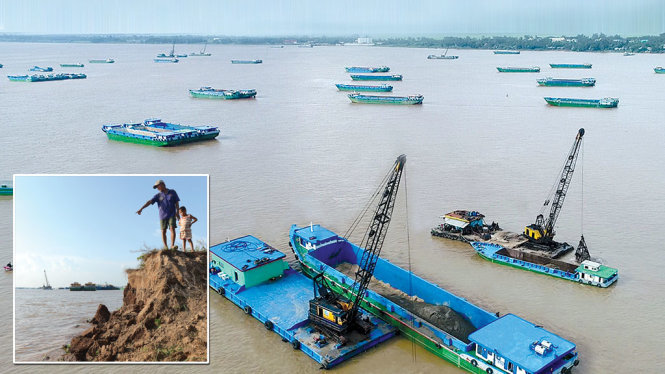 Hàng trăm sà lan chờ lấy cát trên sông Tiền tại thị xã Tân Châu, An Giang đoạn giáp ranh với huyện Hồng Ngự, Đồng Tháp và