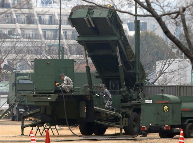 Hệ thống tên lửa phòng thủ của Nhật triển khai tại thủ đô Tokyo - Ảnh: REUTERS