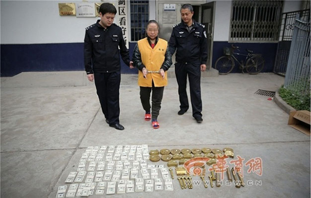 “Công chúa Xương Bình” Vương Lan Anh bị cảnh sát bắt cùng tang vật - Ảnh: hsw.cn