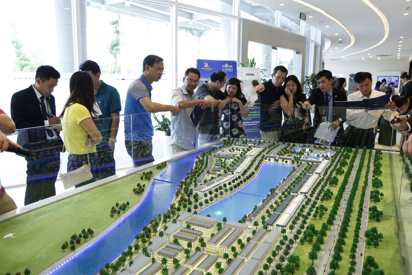 Với sự phát triển nhanh chóng của khu Đông TP.HCM, rất nhiều nhà đầu tư đã quyết định đổ vốn vào đây. Một trong những dự án thu hút khá nhiều sự chú ý chính là Khu đô thị Lakeview City (Q.2)
