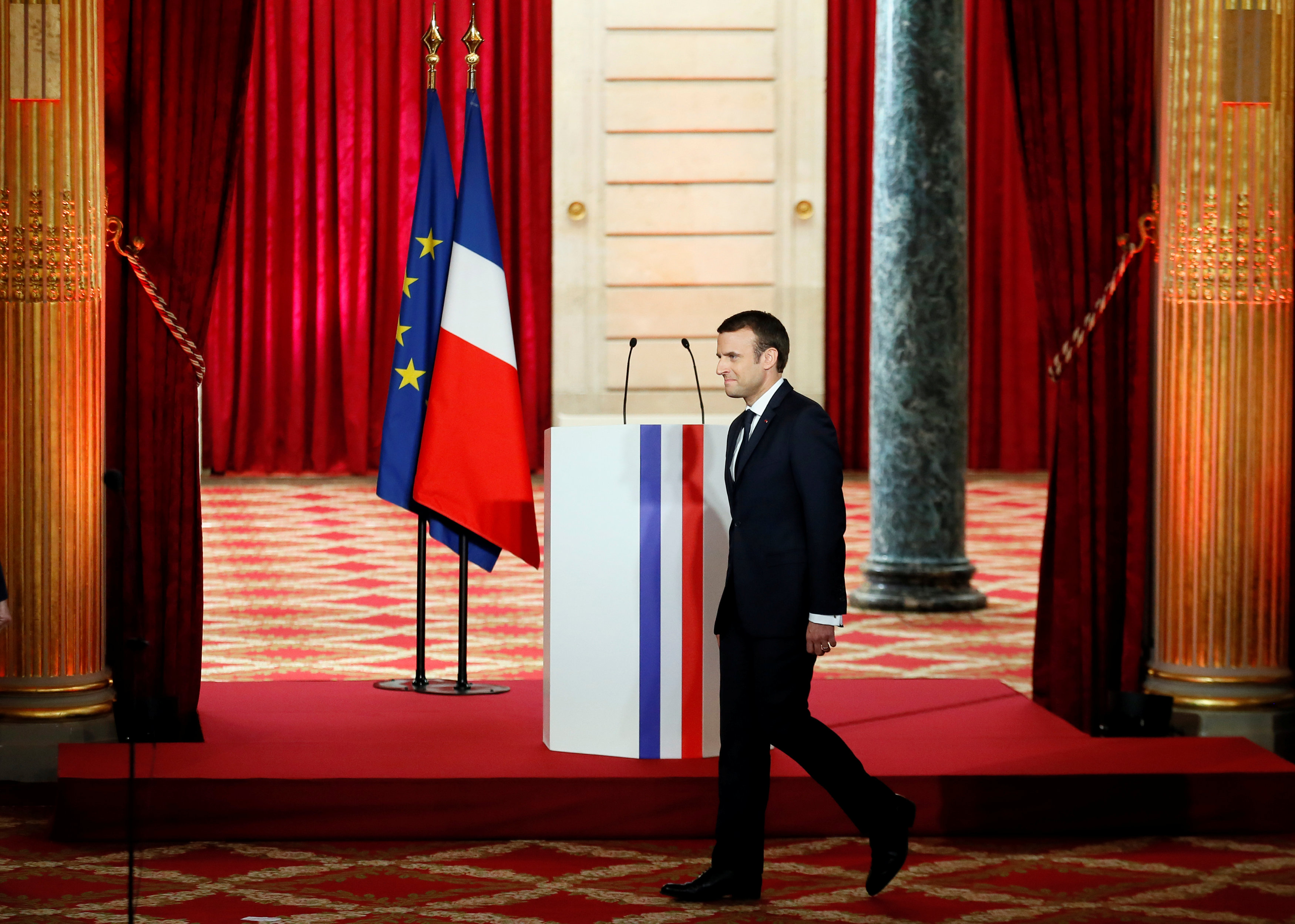 Ông Emmanuel Macron xuất hiện tại Điện Elysee ngày 14-5 để đọc diễn văn nhậm chức - ảnh: Reuters