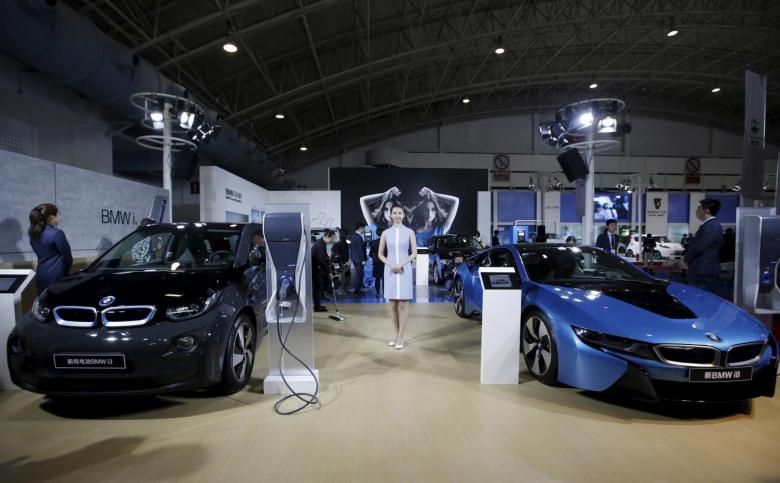 Xe của hãng BMW (Đức) tại triển lãm Auto China 2016 ở Bắc Kinh, Trung Quốc - Ảnh: Reuters