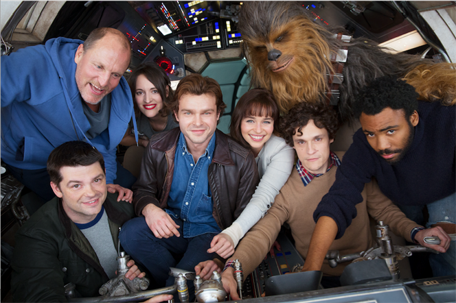 Đạo diễn Chris Miller và Phil Lord cũng dàn diễn viên của Star Wars phần mới nhất về Han Solo - Ảnh: Lucasfilm