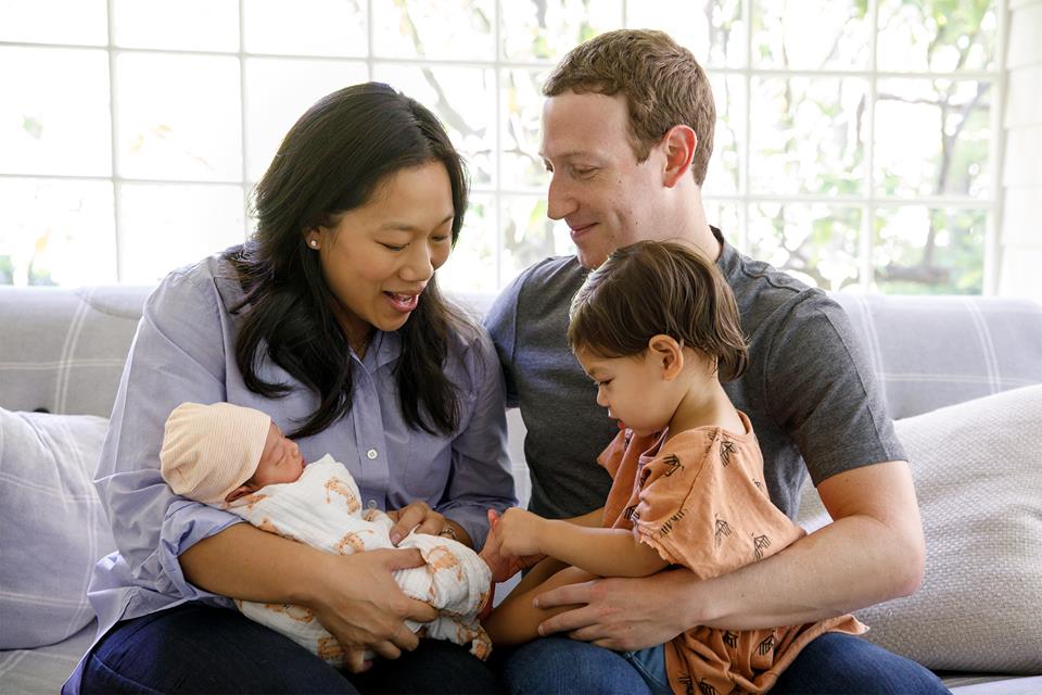 Bức ảnh chụp 4 thành viên gia đình Mark Zuckerberg đăng trên Facebook của ông ngày 28-9 - Ảnh: Facebook
