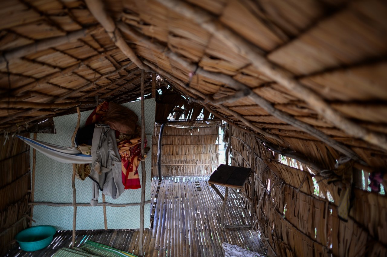 Một căn nhà của những người trong xóm người Việt không tổ quốc - Ảnh: Thuận Thắng