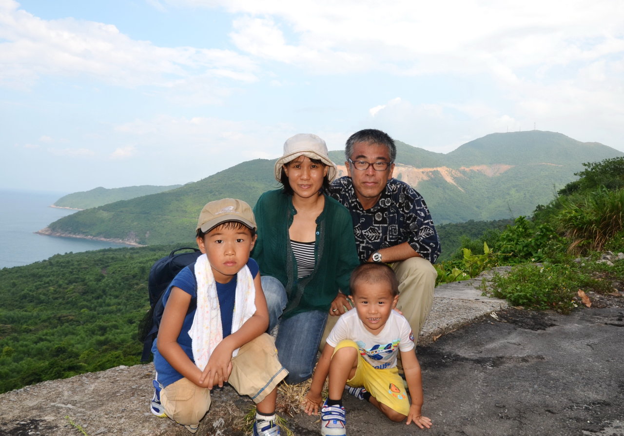 Nishimura cùng Noriko và các con trên đèo Hải Vân 
- Ảnh: nhân vật cung cấp