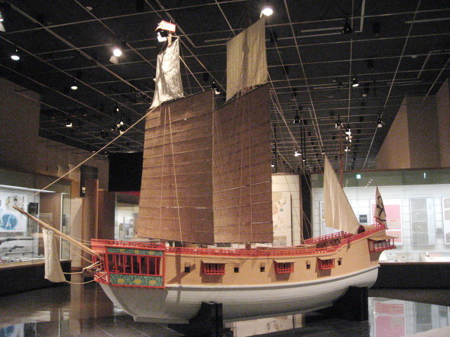 Mô hình châu ấn thuyền được phục chế tại Bảo tàng Lịch sử quốc gia Nhật Bản. Đây là loại thuyền buôn của Nhật Bản đi giao thương nước ngoài với ấn thư của nhà cầm quyền Nhật vào nửa đầu thế kỷ 17 - Ảnh: HSS