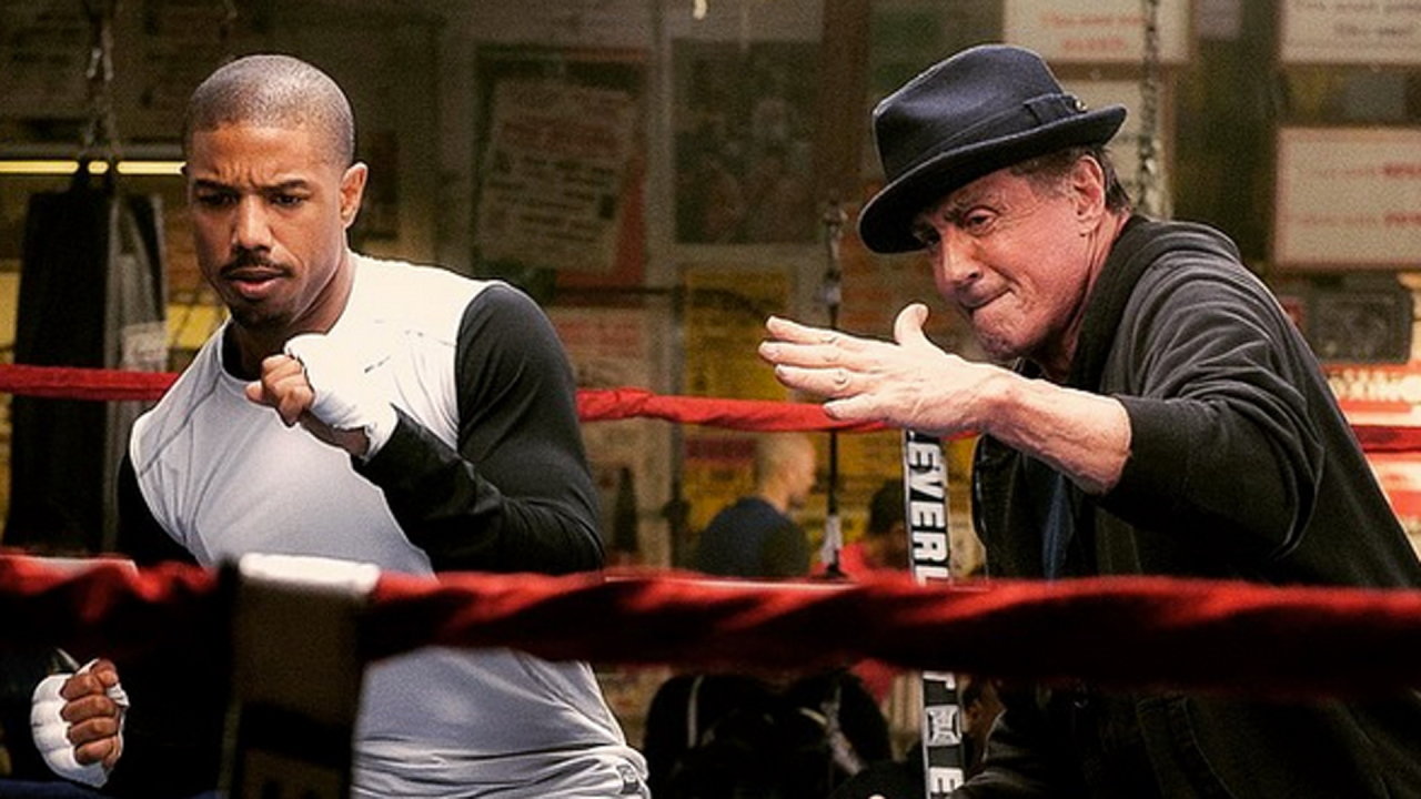 Hình ảnh mang tính kế thừa di sản trong phim Creed: nhân vật Rocky (Sylvester Stallone) huấn luyện cho Adonis (Michael B. Jordan)