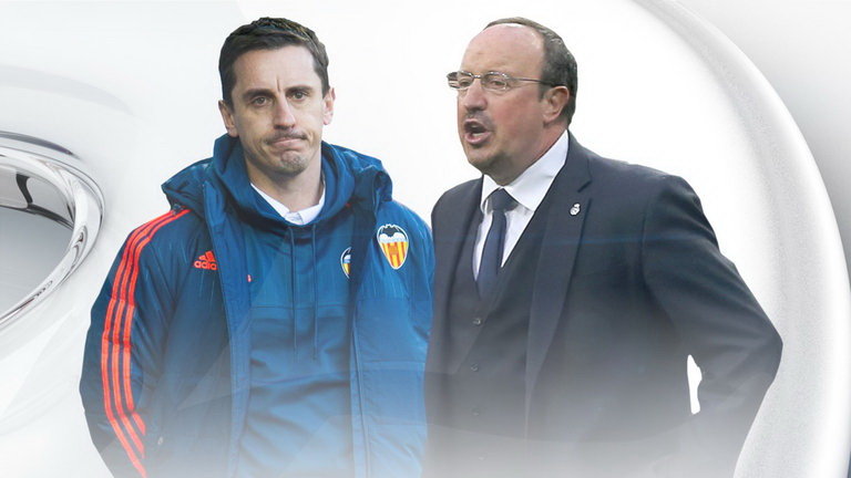 Neville (trái) và HLV Benitez đang chịu áp lực nặng nề trước trận đấu - Ảnh: Sky Sports