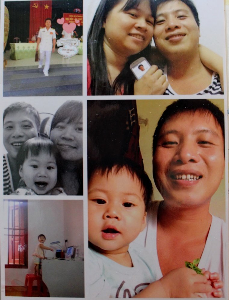 Những tấm ảnh chụp cùng vợ con, Quỳnh mang theo ra đảo và đặt ở nơi làm việc của mình
- Ảnh: Hà Bình chụp lại