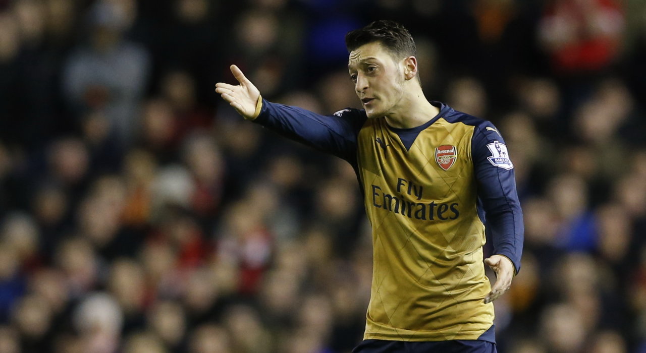 Mesut Ozil trở lại giúp Arsenal thêm tự tin - Ảnh: Reuters