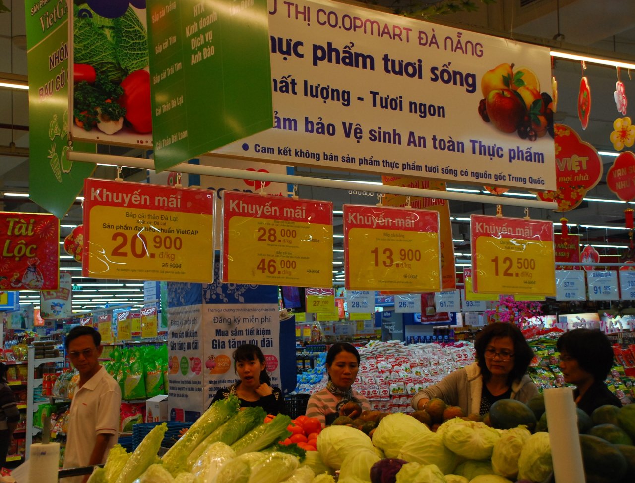Hàng Việt chiếm lĩnh thị trường tết Đà Nẵng. Ảnh : Việt Hùng