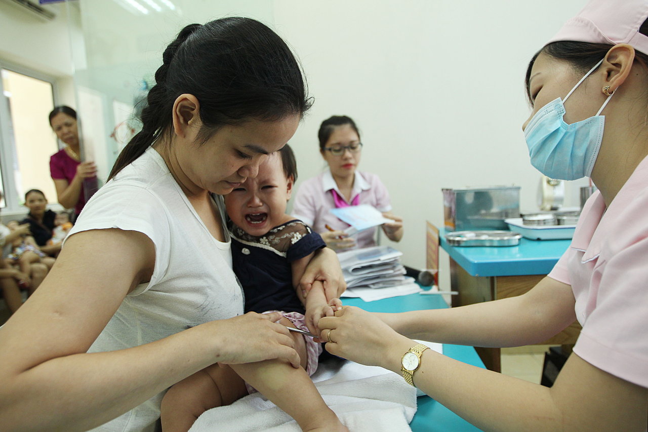 Tiêm văcxin được xem là cách ngừa bệnh hữu hiệu - Ảnh: Nguyễn Khánh