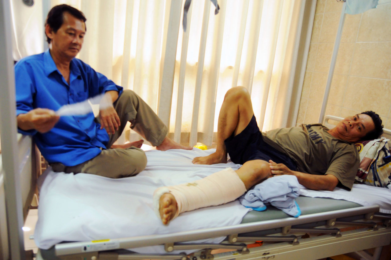 Ông Phan Minh Hòa (TP Biên Hòa) cấp cứu tại Bệnh viện Đồng Nai do tai nạn giao thông ngày 12-2
 - Ảnh: H.Mi