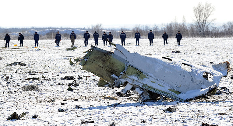Sự thiếu phối hợp giữa các phi công có thể là nguyên nhân dẫn đến vụ tai nạn của chiếc Boeing 737 tại Nga ngày 19-3 - Ảnh: AFP