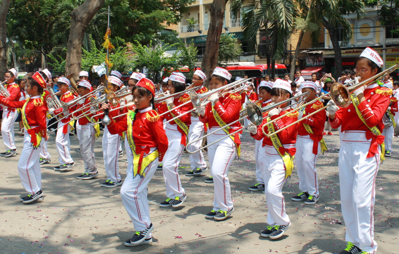 Phần biểu diễn trống kèn của đội kèn trống Võ Thành Trang (Q.Tân Phú) - Ảnh: Q.L.