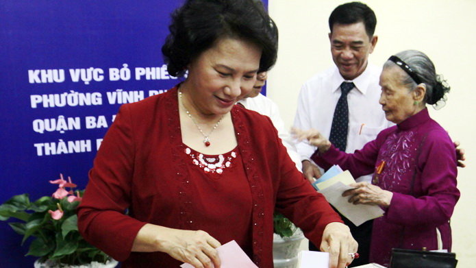 Chủ tịch Quốc hội Nguyễn Thị Kim Ngân bỏ phiếu bầu - Ảnh: Nam Trần