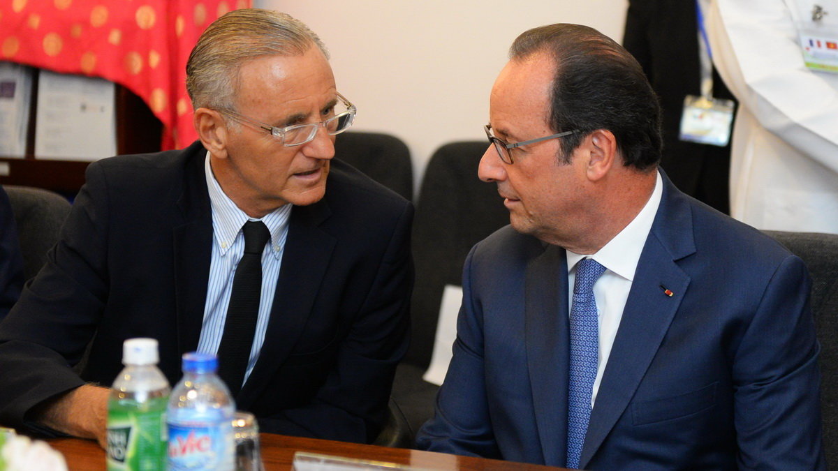 Tại buổi làm việc, Tổng thống Pháp cũng có trao đổi nội dung xoay quanh bệnh nhân HIV/AIDS - Ảnh: HỮU KHOA