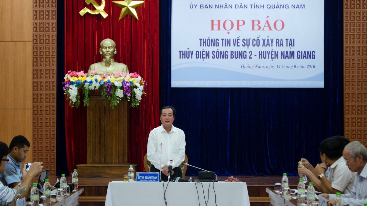 Ông Huỳnh Khánh Toàn - phó chủ tịch UBND tỉnh Quảng Nam thông tin vụ việc tại buổi họp báo sáng 14-9