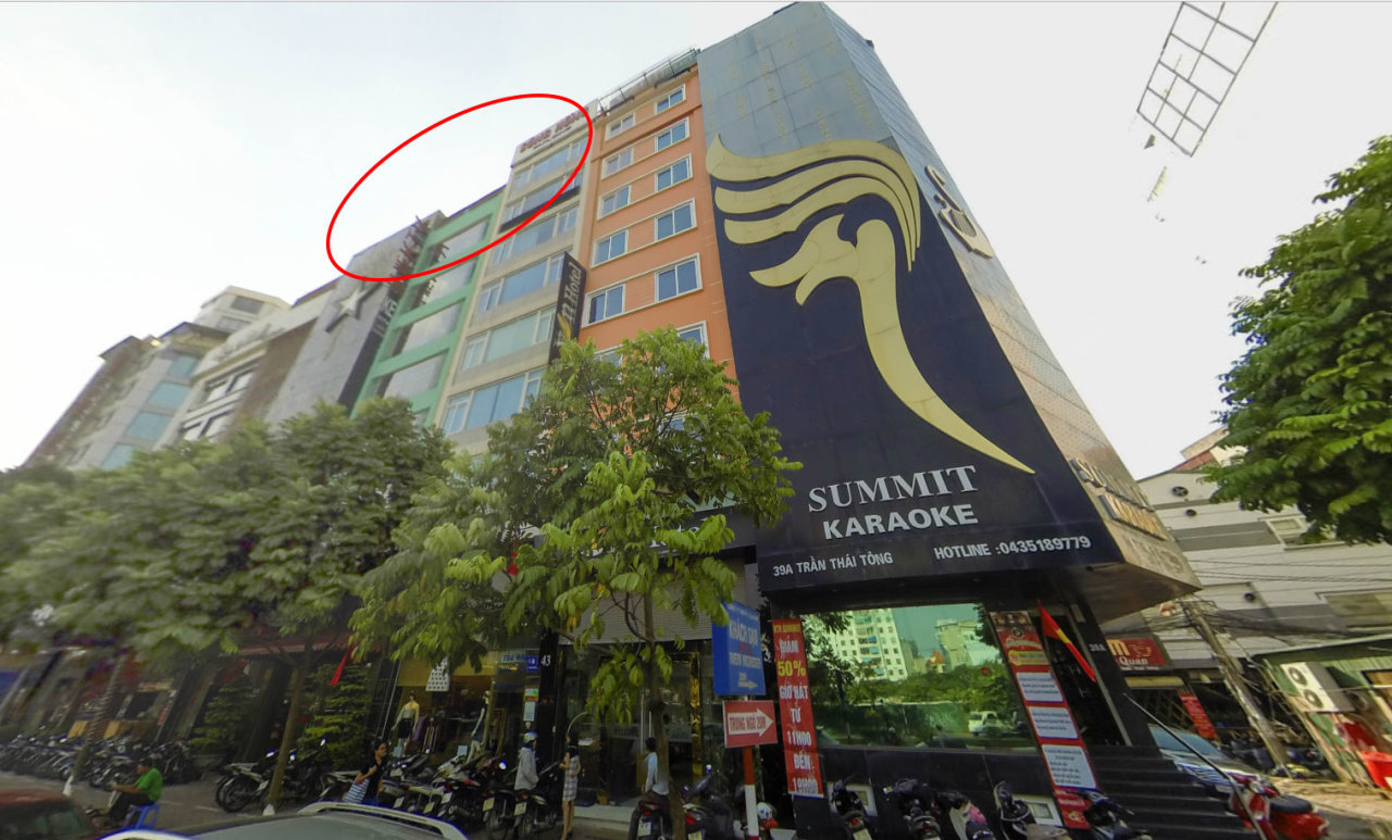 Hình ảnh khu phố nhà hàng, karoke ở phố Trần Thái Tông trước khi xảy ra vụ cháy chiều ngày 1-11-2016 (Ba tòa nhà trong vòng khoanh đỏ đã bị cháy) - Ảnh: Google map