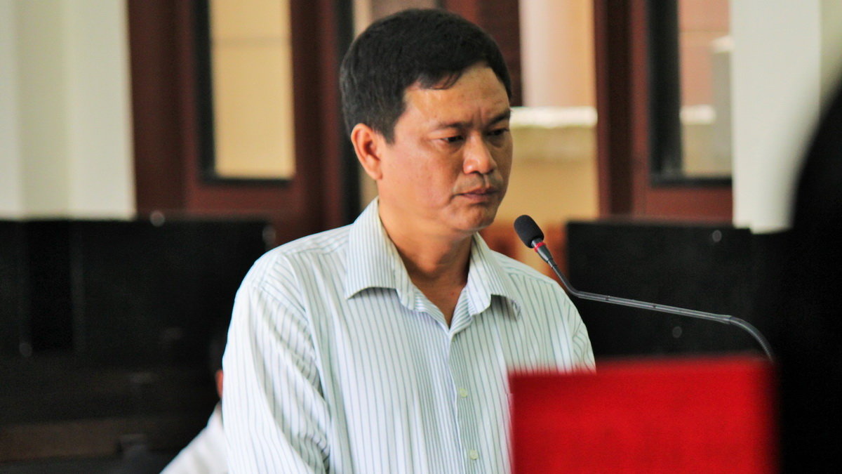 Bị cáo Nguyễn Tuyến Dũng tại phiên tòa sáng 9-5 - Ảnh: Mậu Trường