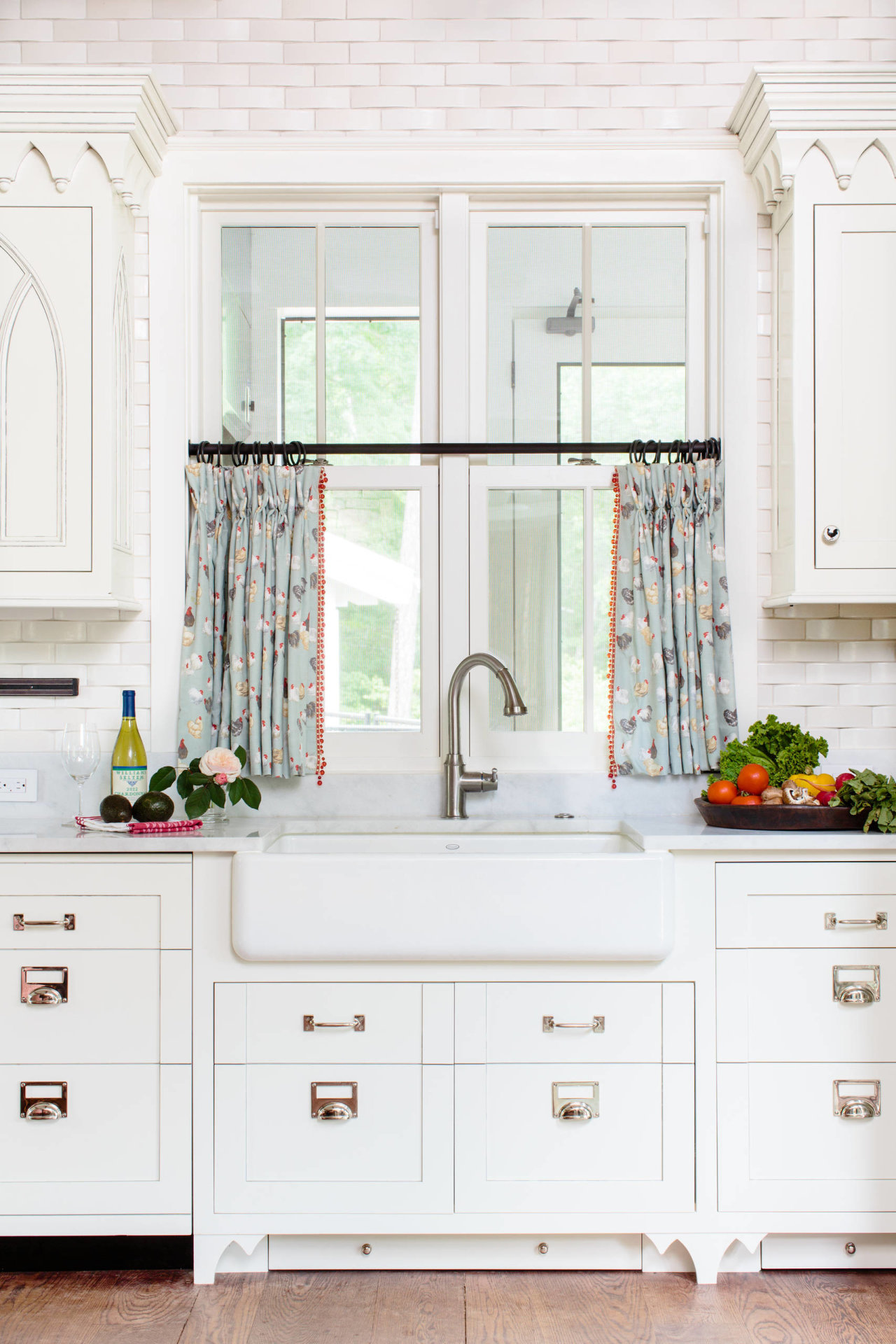 Khám phá mẫu màn cửa nhà bếp ấn tượng đầy màu sắc và phong cách hiện đại. Chúng sẽ giúp bạn tạo nên không gian nội thất đẹp mắt và tinh tế cho căn nhà của mình. Hãy chọn một mẫu màn cửa nhà bếp thật phù hợp với sở thích và phong cách của bạn để tạo nên sự khác biệt và ấn tượng trong không gian sống của mình.