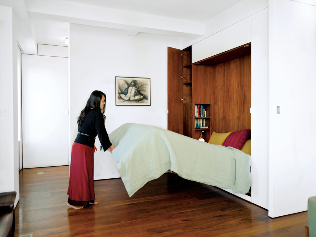 Giường âm tường giúp cho không gian phòng ngủ của bạn trở nên thật sự tiện nghi và tối giản. Với thiết kế khéo léo và đa dạng, giường âm tường không chỉ tiết kiệm được không gian mà còn tạo ra một không gian đầy tiện nghi cho bạn. Hãy tham khảo hình ảnh liên quan đến giường âm tường và lựa chọn cho mình một sản phẩm tốt nhất giúp tối ưu hóa không gian phòng ngủ.