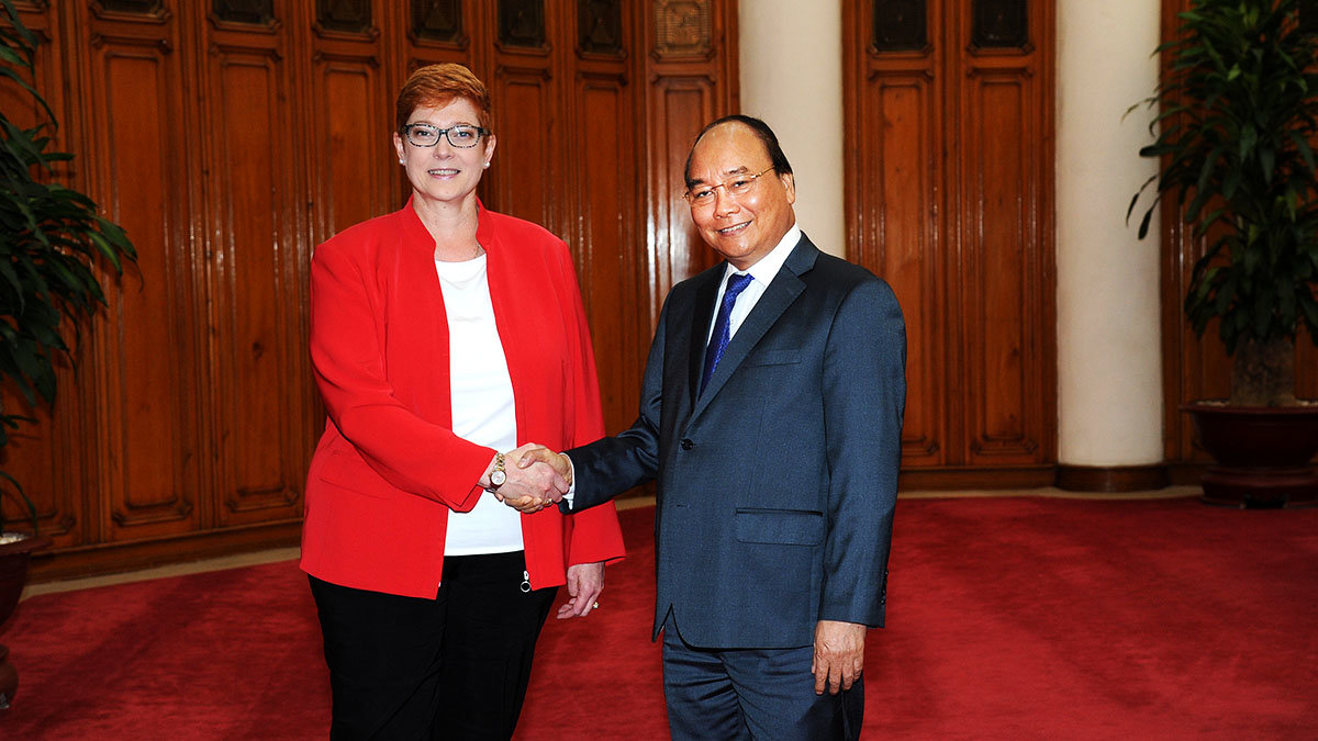 Bộ trưởng Quốc phòng Marise Payne tiếp kiến Thủ tướng Nguyễn Xuân Phúc - Ảnh: ĐSQ Australia cung cấp