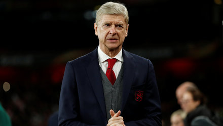 HLV Wenger không chủ quan