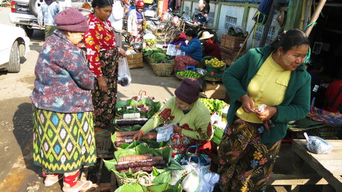 Gặp sắc tím Myitkyina, thương bánh giầy Việt