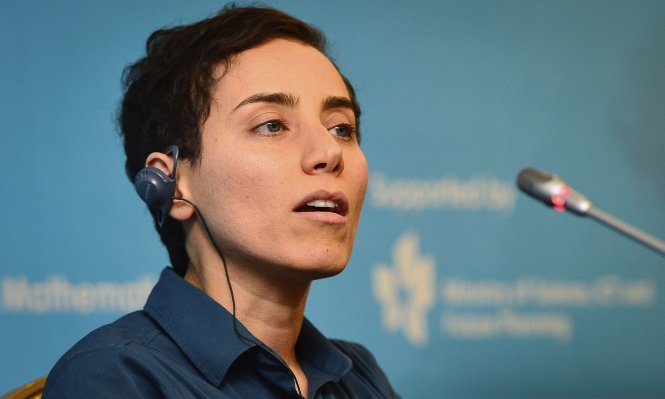 Nhà toán học Maryam Mirzakhani tại buổi trao thưởng ở Seoul - Ảnh: Reuters