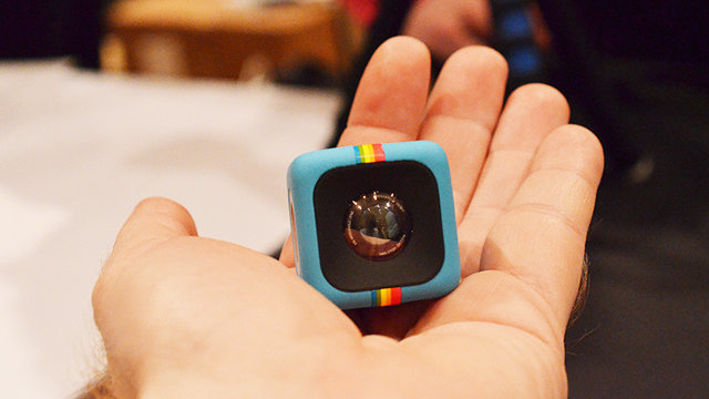 Polaroid Cube nhỏ gọn trong lòng bàn tay - Ảnh: FastcoDesign