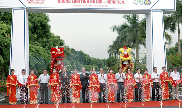 Lãnh đạo các bộ ngành và UBND TP Hà Nội cắt khánh thành đường liên tỉnh Hà Nội – Hưng Yên - Ảnh T.Phùng