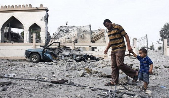 Ít nhất 17.000 ngôi nhà ở Gaza đã bị phá hủy hoàn toàn hoặc hư hại nặng trong cuộc tấn công của Israel - Ảnh: AP