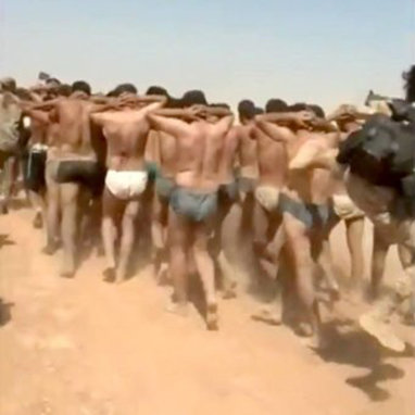 Tù binh Syria bị làm nhục trong đoạn video do IS tung ra.
