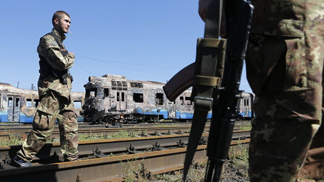 Quân ly khai ở miền đông Ukraine - Ảnh: Reuters