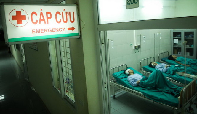 Khoa ngoại chấn thương đang điều trị cho 17 nạn nhân - Ảnh: Nguyễn Khánh