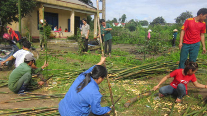 Tự nguyện đóng góp tre nứa