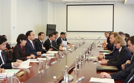 Hai Phó Thủ tướng có cuộc gặp trong khuôn khổ khóa họp Liên chính phủ - Ảnh: Chinhphu.vn