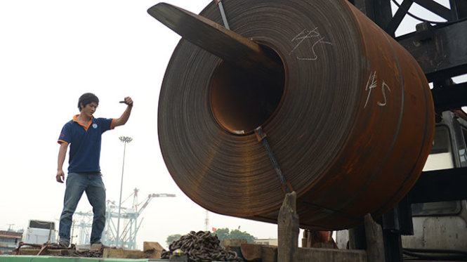 Nhập khẩu thép tại cảng Bến Nghé, Q.7, TP.HCM - Ảnh: Quang Định