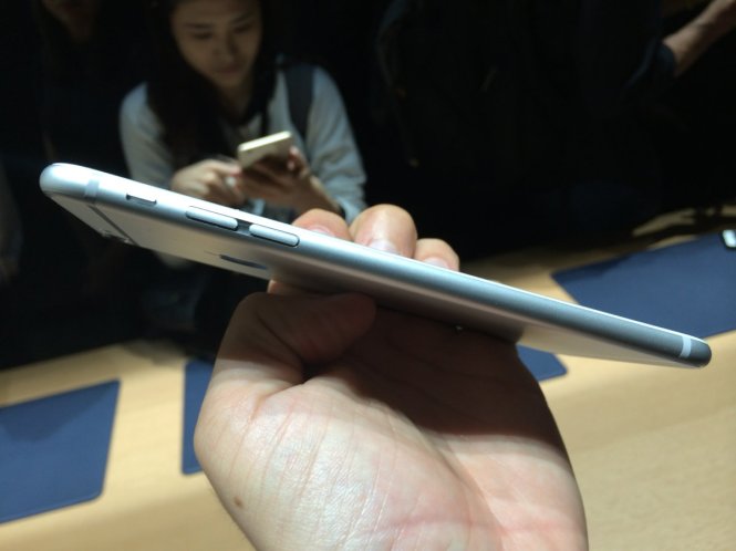 Cạnh bên iPhone 6 - Ảnh: Business Insider