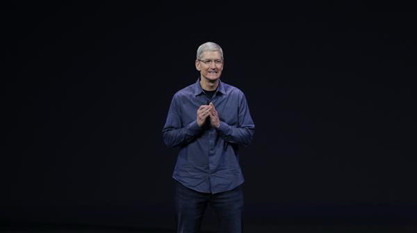 Giám đốc điều hành (CEO) Apple Tim Cook tại sự kiện ra mắt iPhone 6 ngày 9-9 - Ảnh: CNET