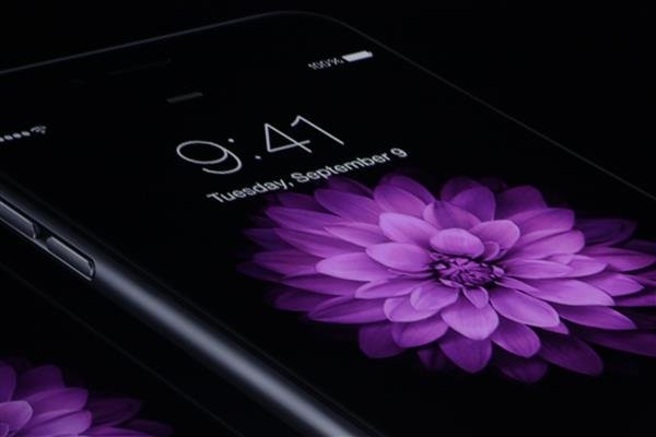 iPhone 6 không dùng kính sapphire - Ảnh: Apple